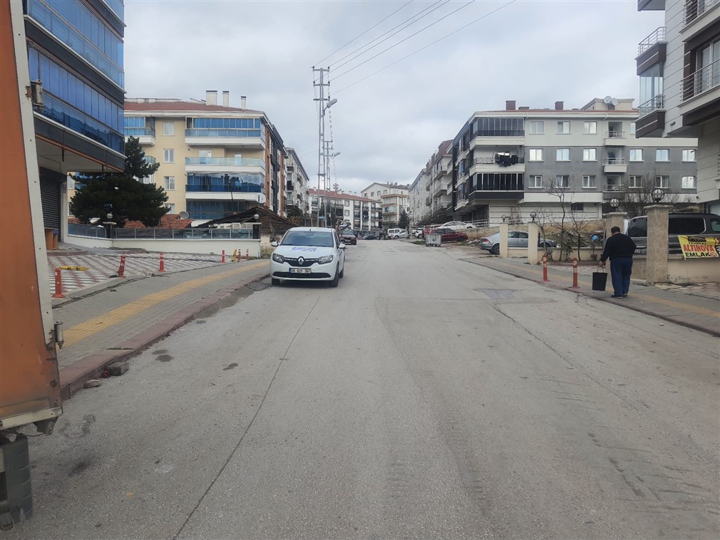 ALTINDAĞ DOĞANTEPE MAHALLESİNDE YÜKSEK TAVANLI, GENİŞ CEPHELİ, 90 m² ZEMİN KAT SATILIK DÜKKAN
