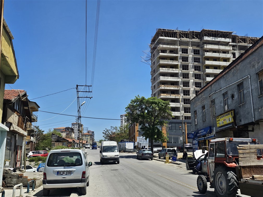 Altındağ Önder Mahallesi  Selçuk Caddesi Üzerinde  Yüksek Kira Getirili 158 m² Satılık  Arsası ve Binası