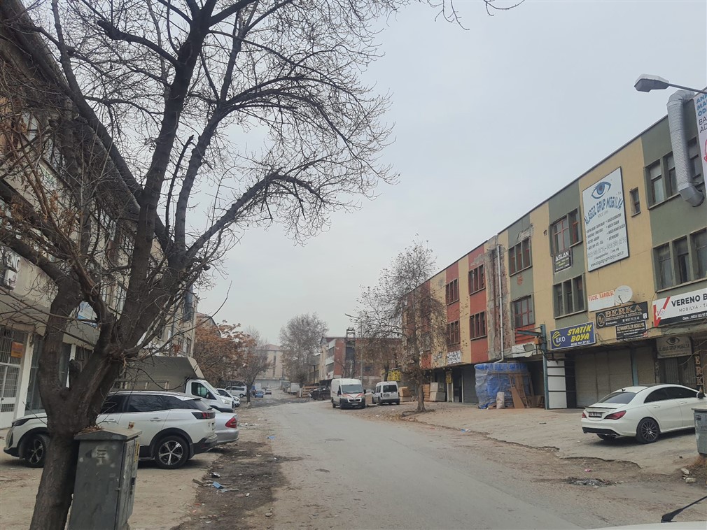 Altındağ Siteler Tezcan Sokak'ta 1.kat Yüksek Tavanlı 400 m² Satılık Geniş Dükkan