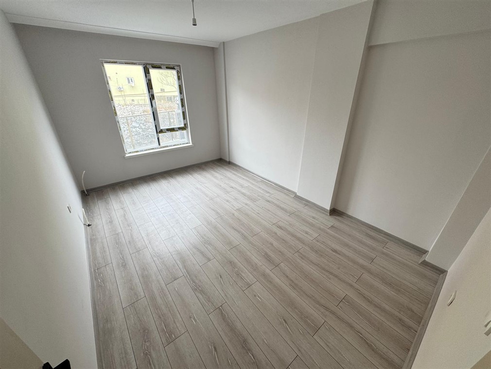 Altındağ Yıldıztepe Mahallesinde Cadde Üzeri Sıfır 3+1 Daire