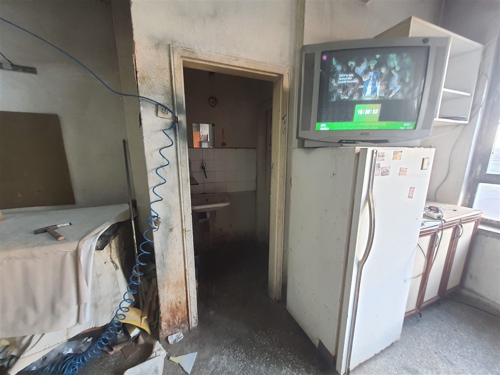 Altındağ Siteler Özdeş Sokak'ta Yüksek Tavanlı' Kolonsuz' Merdivenleri Geniş 2. Kat 180 M2  Satılık Dükkan