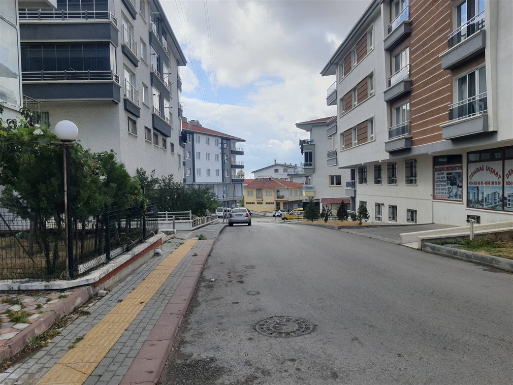 Altındağ Bostancık Caddesi'nde işlek konumda, Geniş Vitrinli 550 m² hazırda Yüksek Kira Getirili Satılık Dükkan