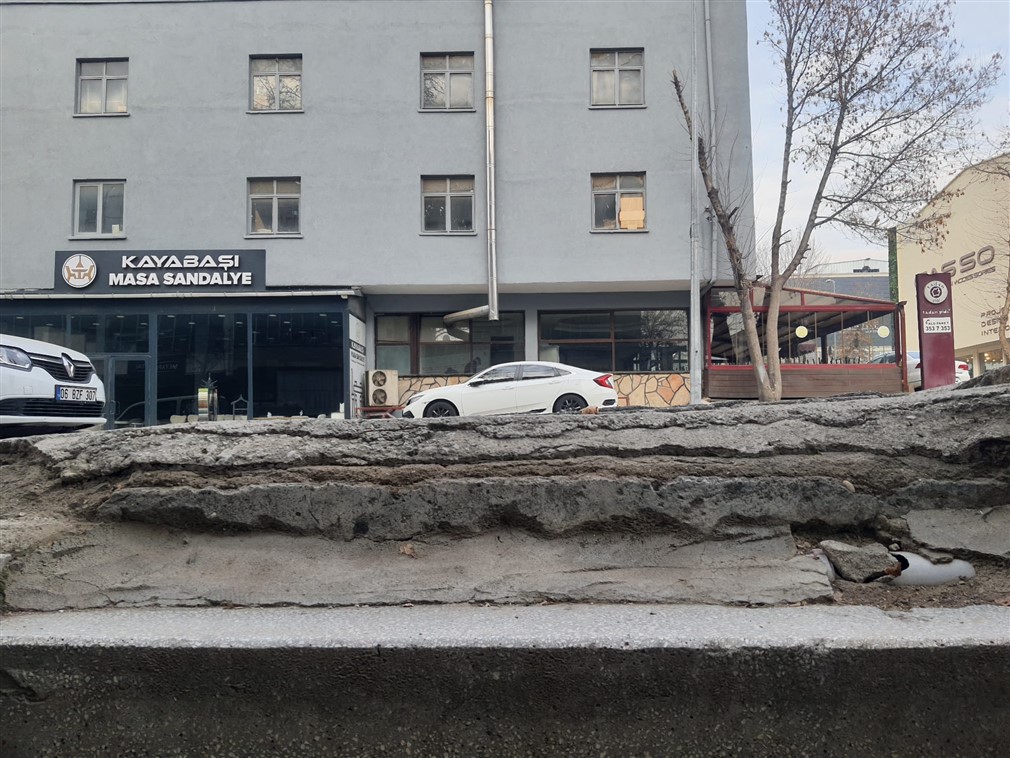 Altındağ Siteler Sarıgöl Sokak'ta Asansörlü, Yüksek Tavanlı, Çift Girişli, Yüksek kira getirili  300 m2 Satılık Dükkan