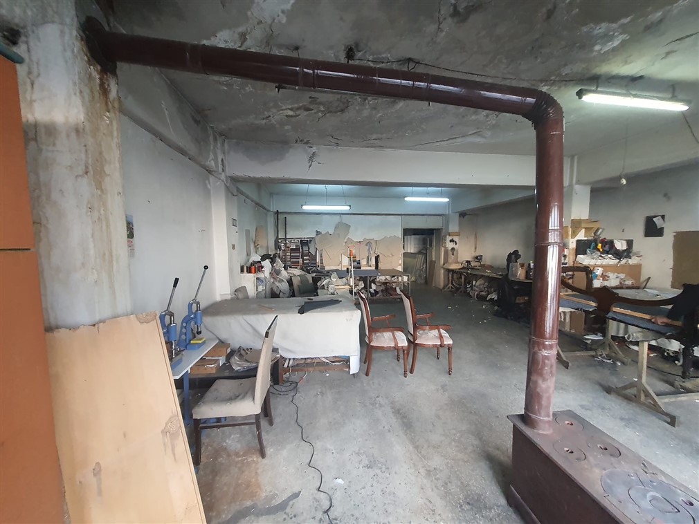 Altındağ Siteler Özdeş Sokak'ta Yüksek Tavanlı' Kolonsuz' Merdivenleri Geniş 2. Kat 180 M2  Satılık Dükkan