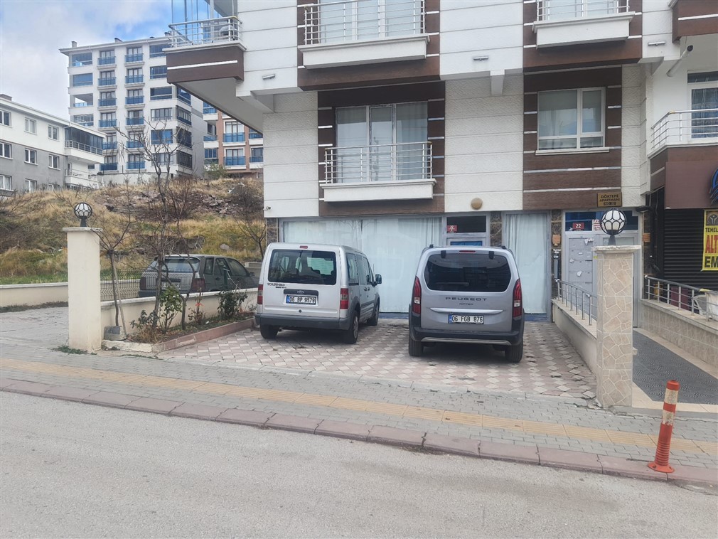 ALTINDAĞ DOĞANTEPE MAHALLESİNDE YÜKSEK TAVANLI, GENİŞ CEPHELİ, 90 m² ZEMİN KAT SATILIK DÜKKAN