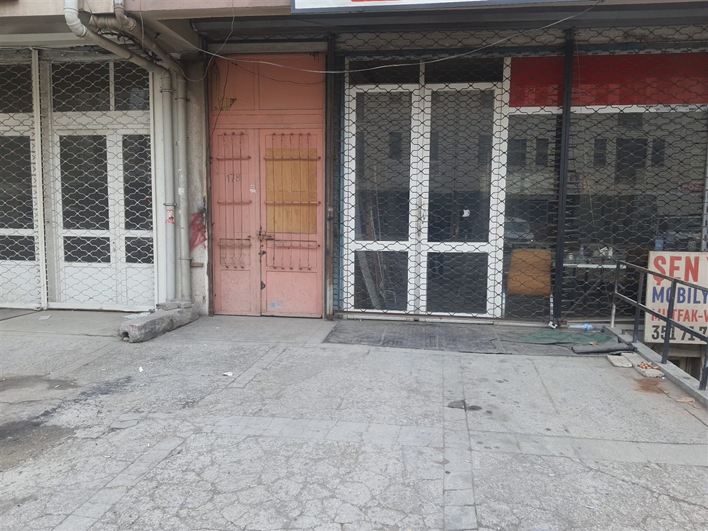 Altındağ Siteler Çamlıtepe Sokak'ta İşlek Konumda Zemin kat , 250 m² Geniş Vitrinli ,Yüksek Tavanlı  Satılık Dükkan