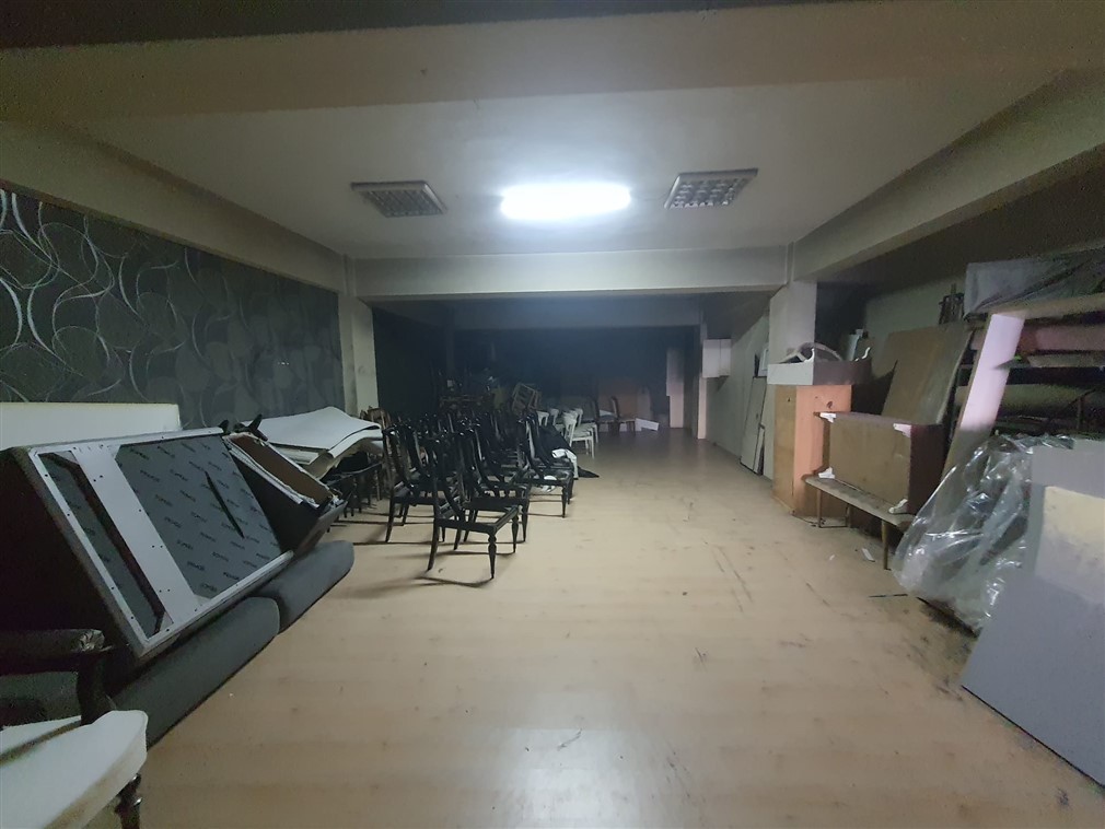 Altındağ Siteler Özdeş Sokak'ta Yüksek Tavanlı' Kolonsuz' Merdivenleri Geniş 2. Kat 180 M2  Satılık Dükkan