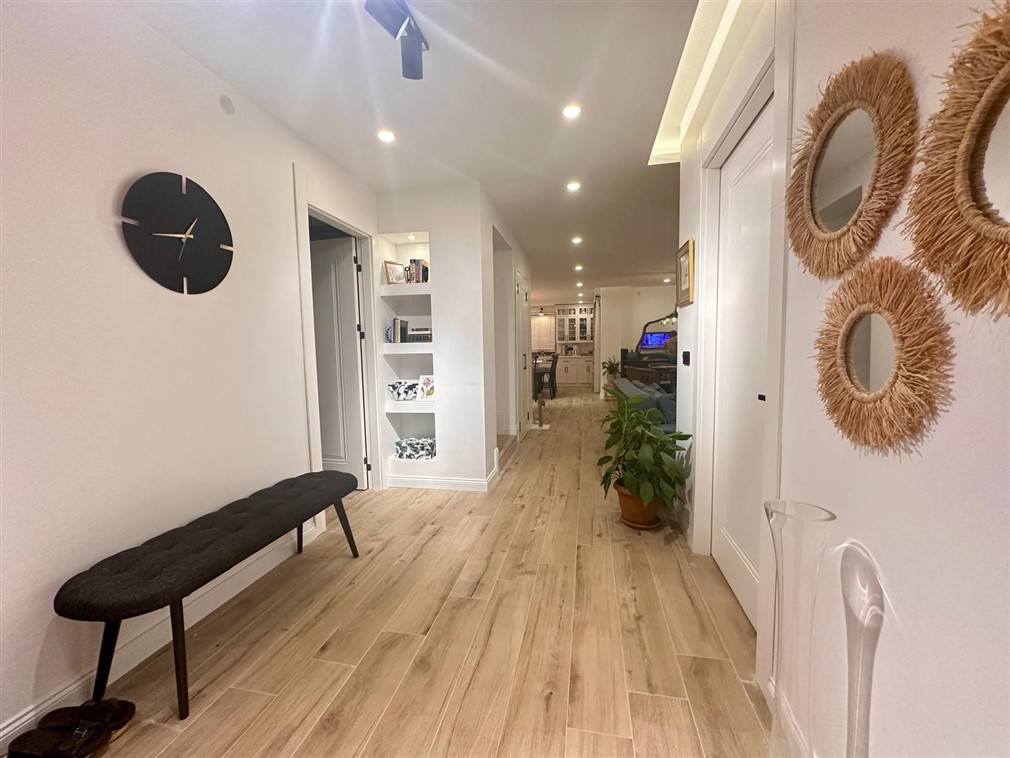 Pursaklar Sirkelide Prestijli 6+1 Villa/273 m² İskanlı / Kapalı Verandalı/Çamaşır Odalı/Yerden Isıtmalı /Toplamda 853 m² Satılık Villa