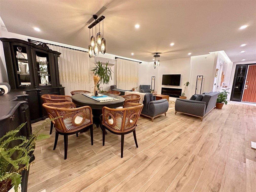 Pursaklar Sirkelide Prestijli 6+1 Villa/273 m² İskanlı / Kapalı Verandalı/Çamaşır Odalı/Yerden Isıtmalı /Toplamda 853 m² Satılık Villa