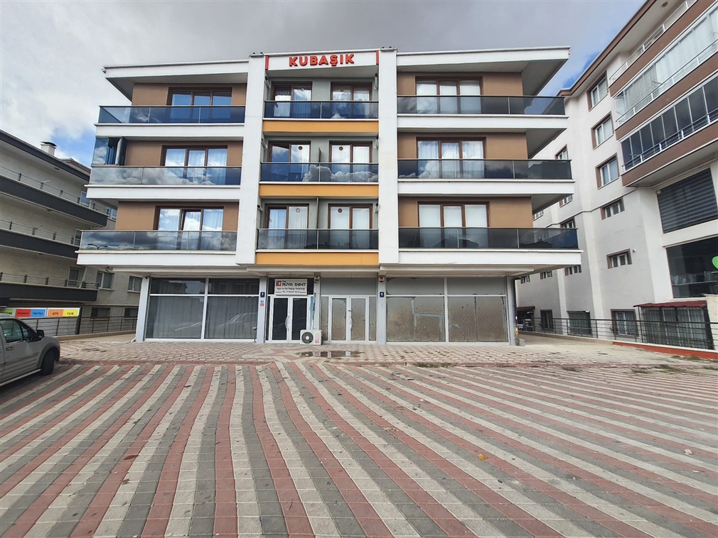 Altındağ Bostancık Caddesi'nde işlek konumda, Geniş Vitrinli 550 m² hazırda Yüksek Kira Getirili Satılık Dükkan