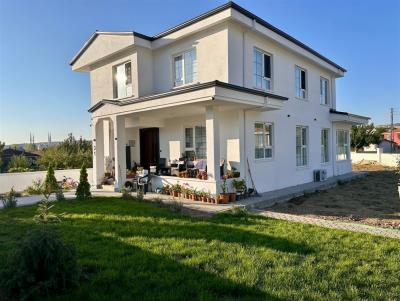 Pursaklar Sirkelide Prestijli 6+1 Villa/273 m² İskanlı / Kapalı Verandalı/Çamaşır Odalı/Yerden Isıtmalı /Toplamda 853 m² Satılık Villa