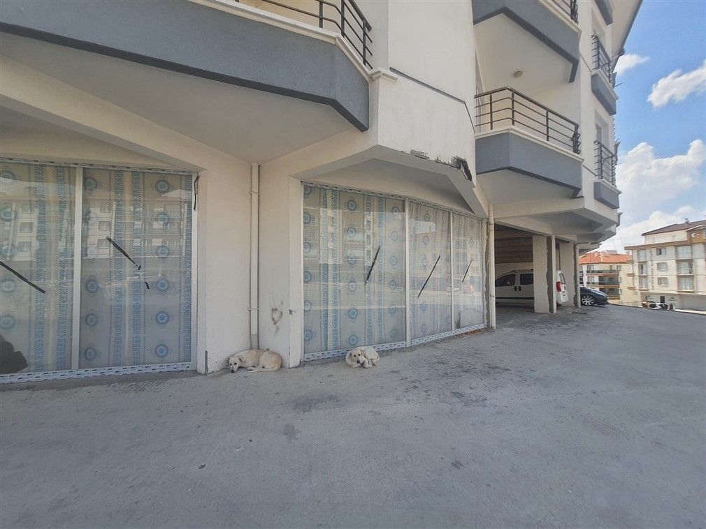 Altındağ Doğantepe Mahallesinde  Şehit Hacıosman Dugan Cad. Üzeri - Geniş Cepheli, Köşe başı  Yüksek Tavanlı Zemin kat  100 m² Kiralık Dükkan