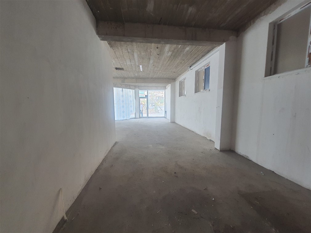 Altındağ Doğantepe Mahallesinde  Şehit Hacıosman Dugan Cad. Üzeri - Geniş Cepheli, Köşe başı  Yüksek Tavanlı Zemin kat  100 m² Kiralık Dükkan