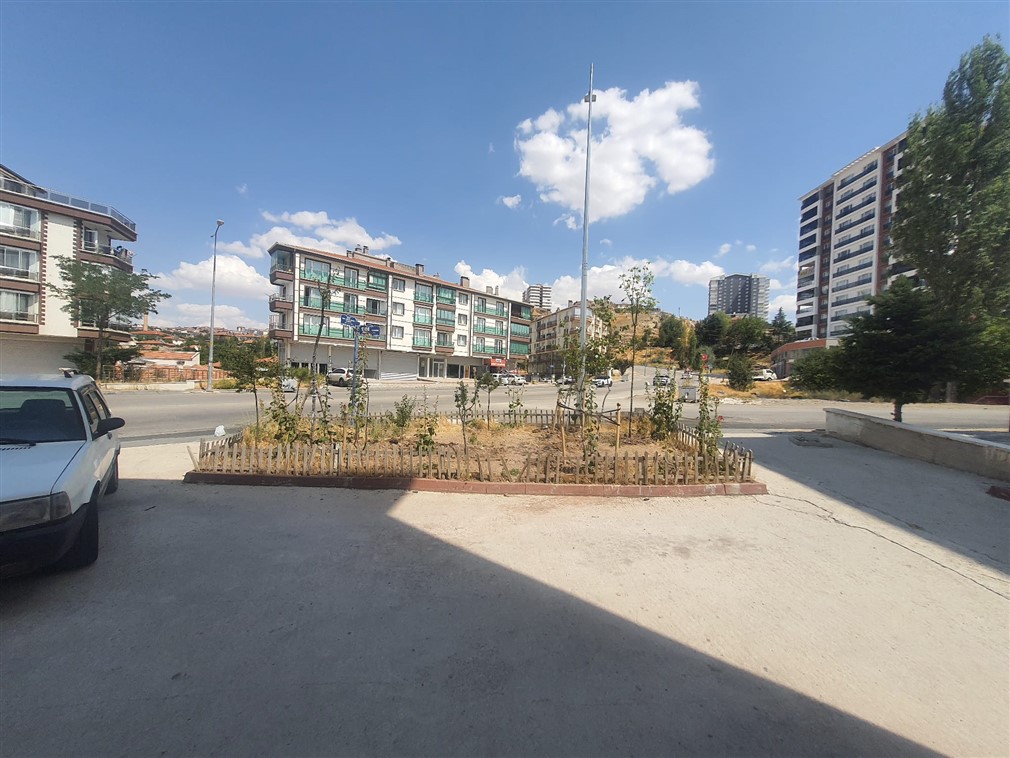 Altındağ Doğantepe Mahallesinde  Şehit Hacıosman Dugan Cad. Üzeri - Geniş Cepheli, Köşe başı  Yüksek Tavanlı Zemin kat  100 m² Kiralık Dükkan